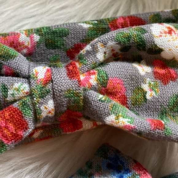 🎀 (bundle of 3 for $10)Set of multi flowered infant head bands - Picture 9 of 9